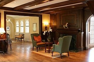 Large Entrance way (fun for parties)!