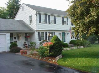 20 Visgrove Ln, West Hartford, CT 06117