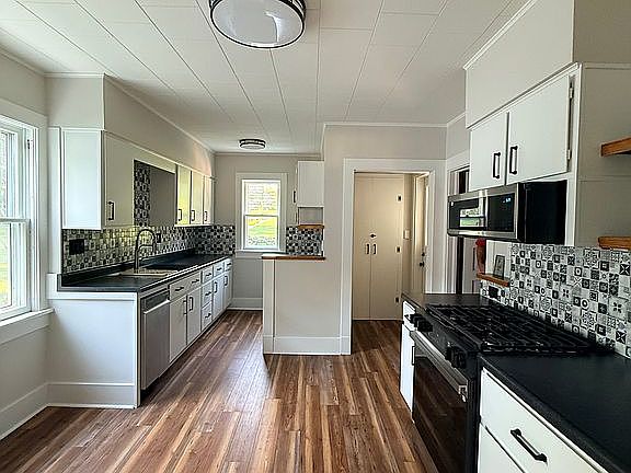 2nd image of 2293 Pearl St