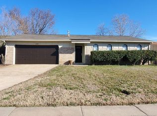 9207 E 56th St S, Tulsa, OK 74145