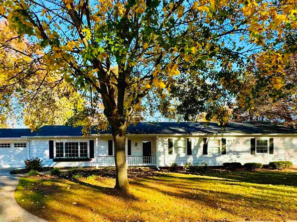 105 Lewis Ln, Knoxville, IL 61448