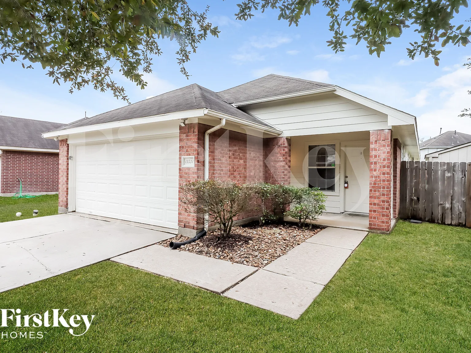 3 bed, 2.0 bath, 1250 sqft, $1,890 — Photo 2