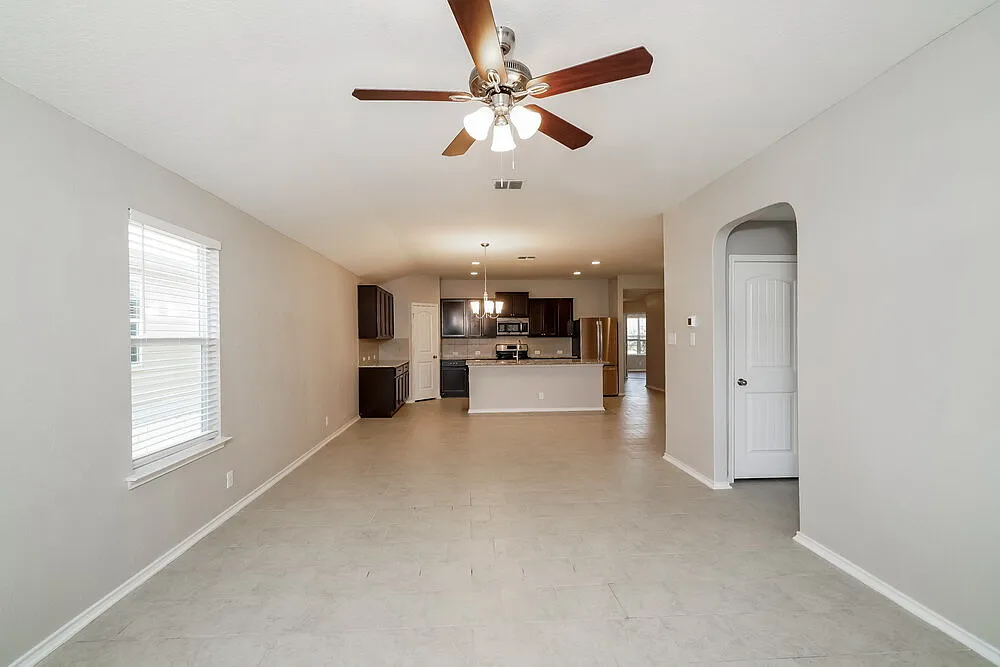 4 bed, 2.0 bath, 1703 sqft, $1,965 — Photo 4