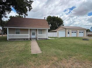 620 W 9th St, Kinsley, KS 67547