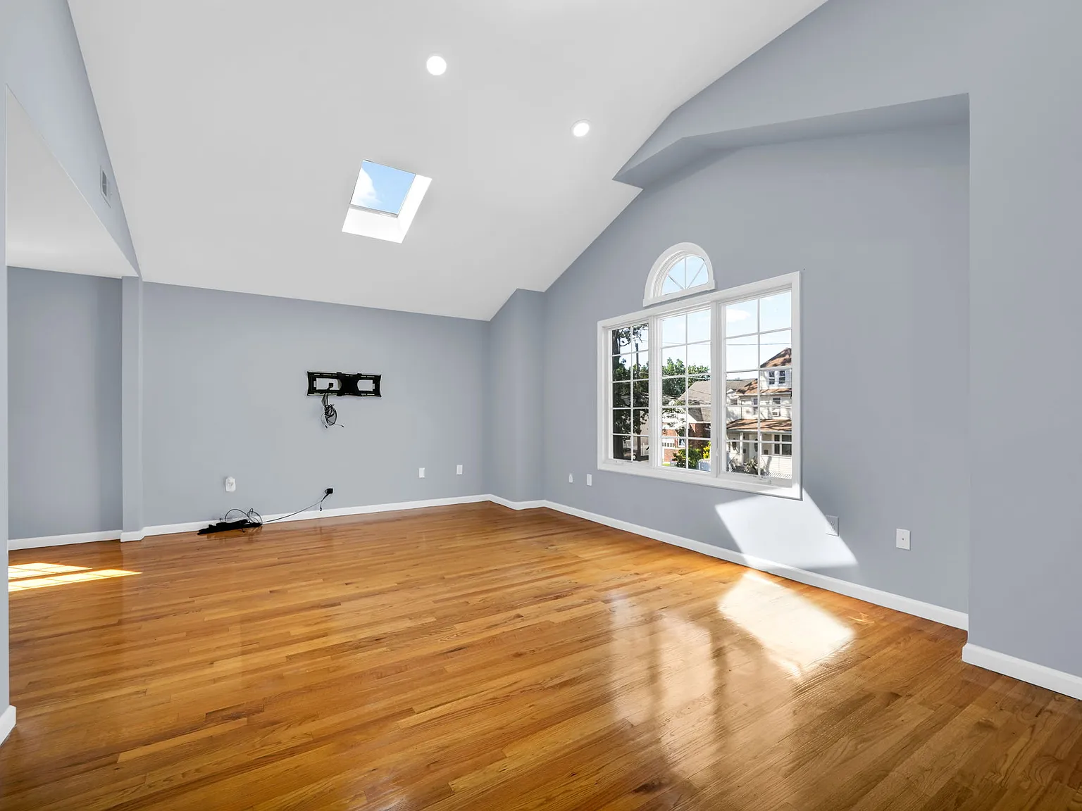 3 bed, $3,800 — Photo 3