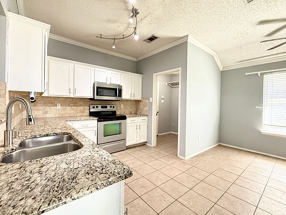 5th image of 9940 Buckingham Ln