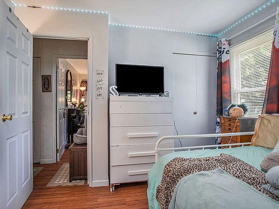 3rd image of 2511 Ashton Ave