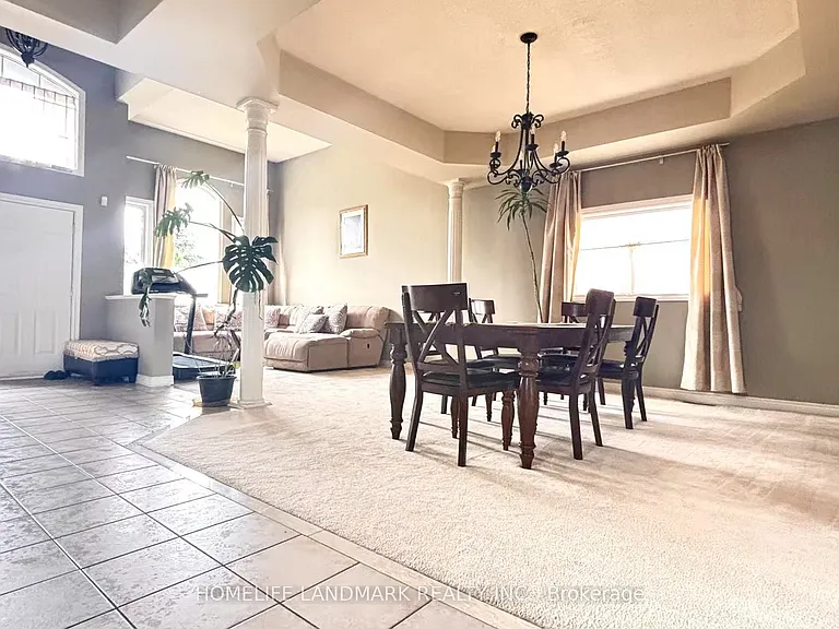 79 Boxwood Cres — Photo 2