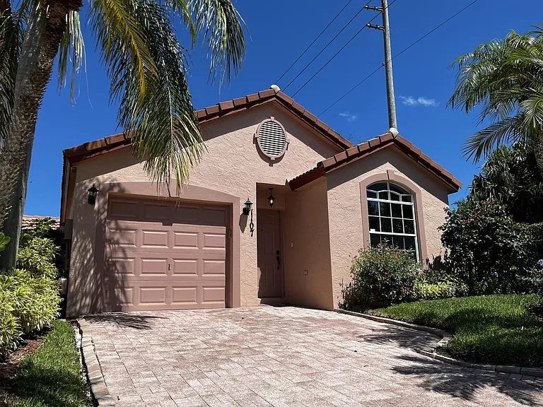 1107 Via Jardin Palm — Photo 3
