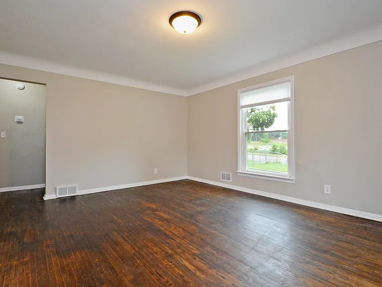921 Oliver Ave N #921 — Photo 4