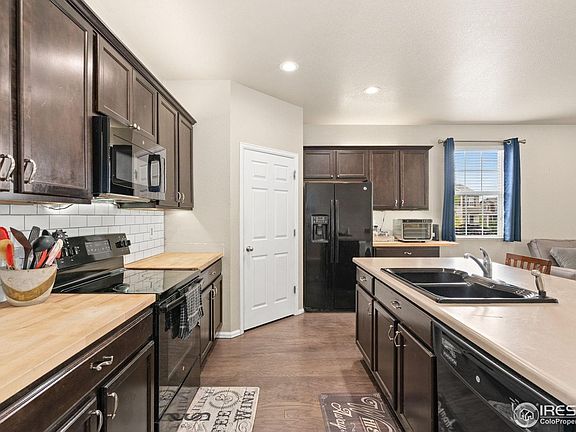 4th image of 466 Freestone St