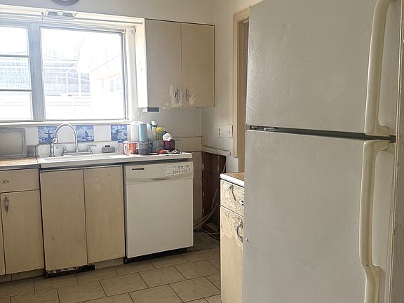 5th image of 908 S 5th St