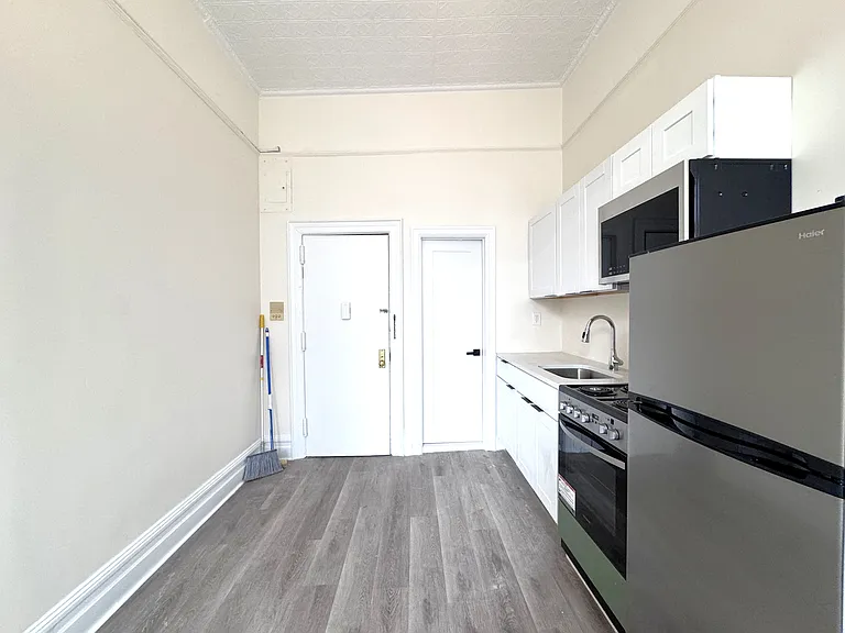 138 Montague St #8 — Photo 10