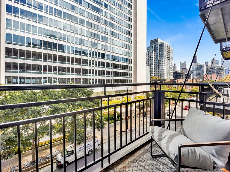 525 W Superior St #322 — Photo 10