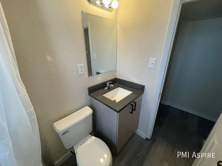 1 Bedroom 1 Bathroom Apartment in Aurora — Photo 4