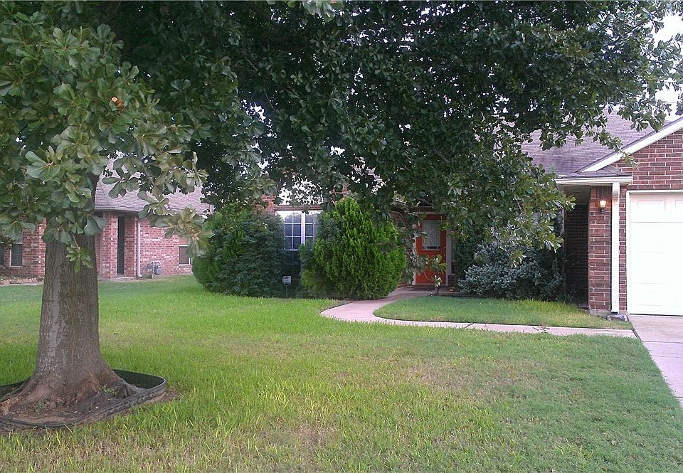 2nd image of 3621 Vienna Dr