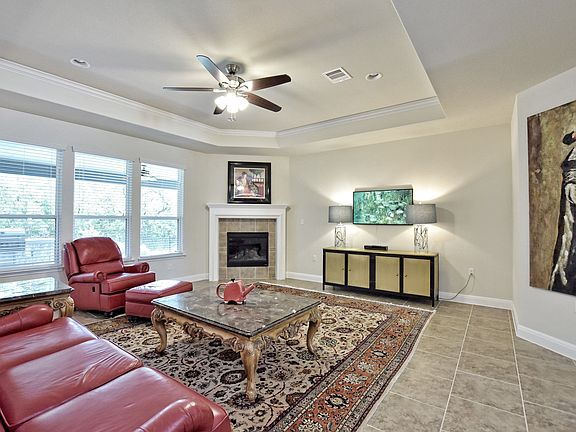 5th image of 801 Holiday Creek Ln