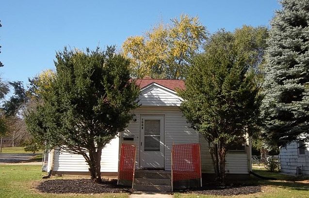 1st image of 1004 N Sunset Ave