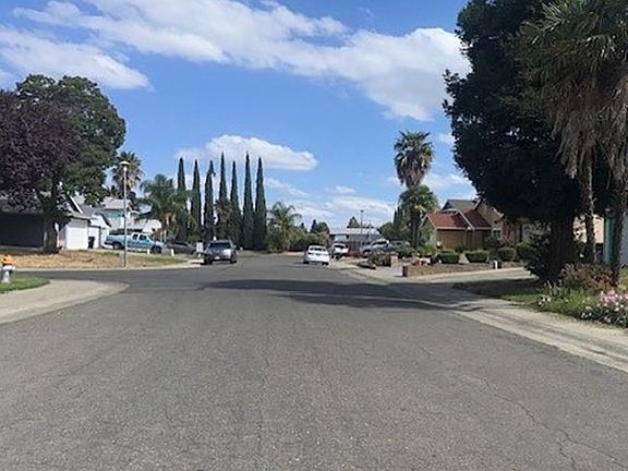 Exterior Neighborhood (street photo)