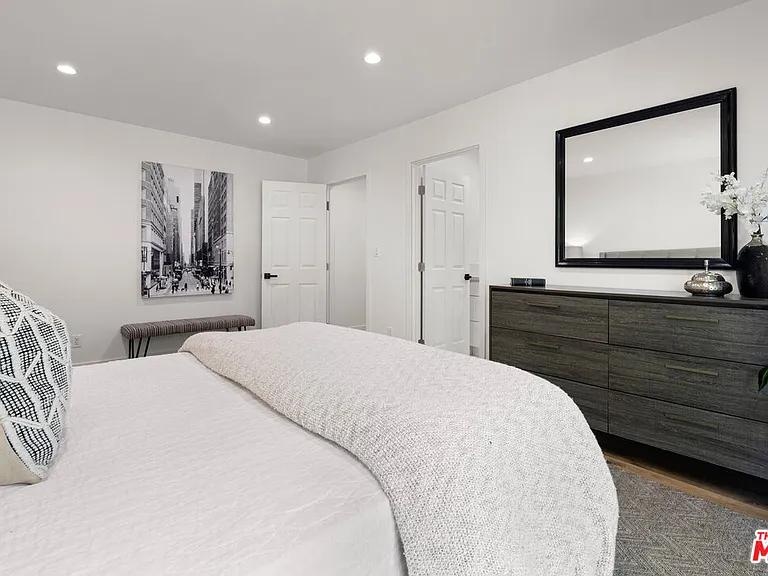 5928 Tobias Ave — Photo 16