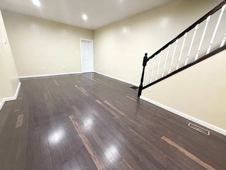 7275 Saybrook Ave — Photo 11