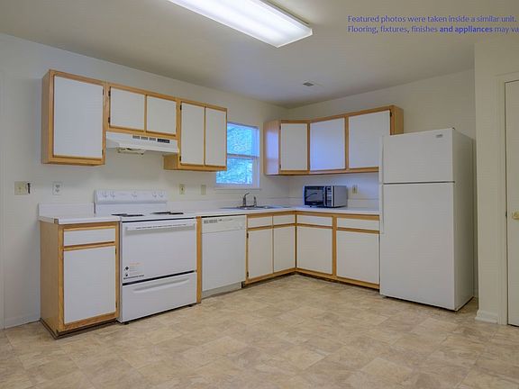 3rd image of 202 Pheasant Run Dr