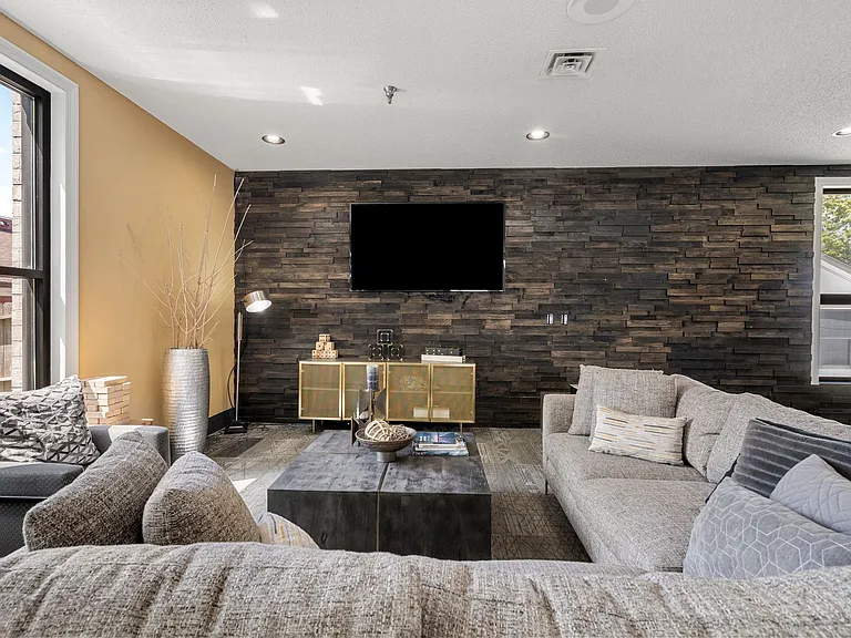 Lux Apartments — Photo 24