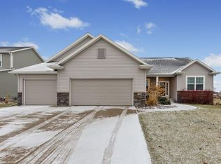 2385 Pebble Creek Dr, Marion, IA 52302