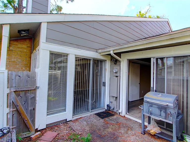 12220 Coppertree Ln — Photo 13
