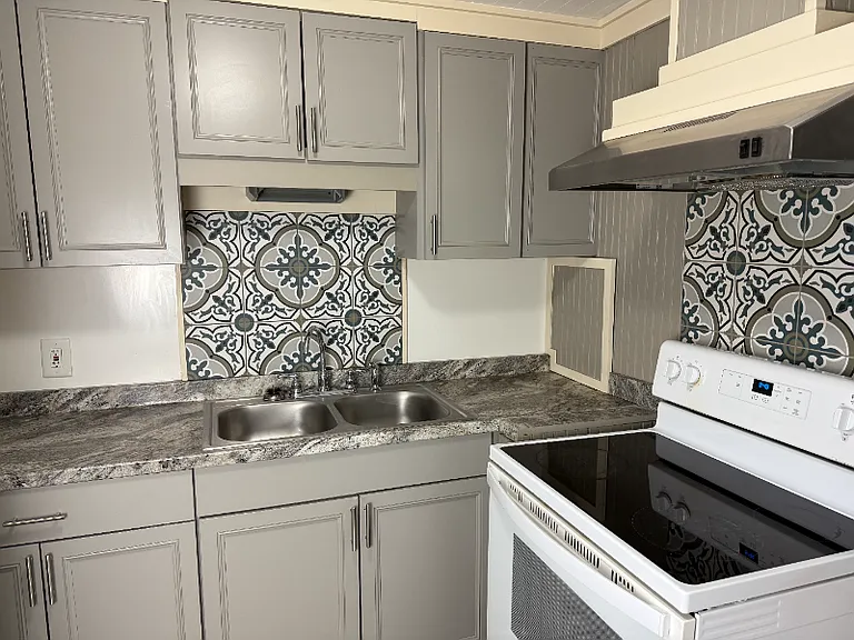 2455 Gervais St #B — Photo 3