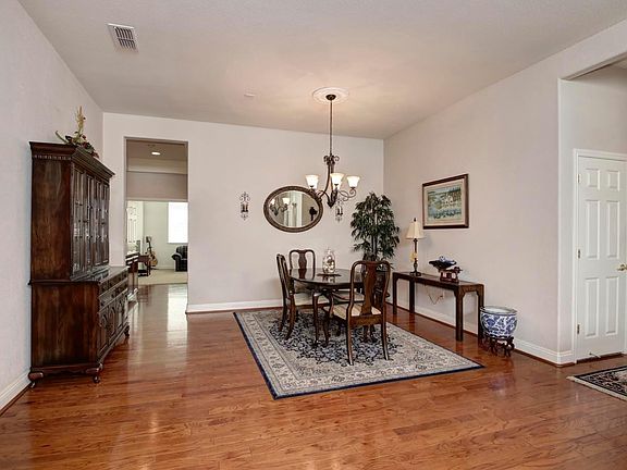 5th image of 1481 Rose Glen Dr