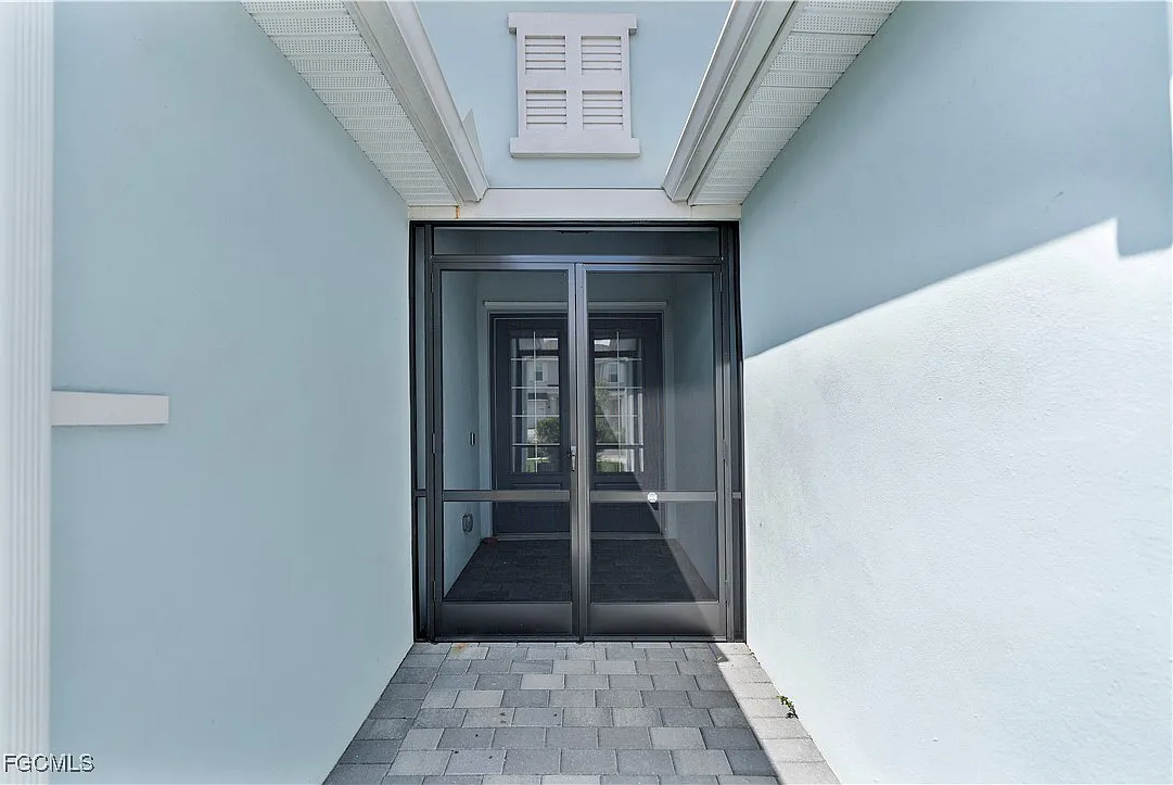 3 bed, 3.0 bath, 2464 sqft, $5,000 — Photo 3