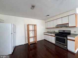 222 N 9th St APT 2F, Philadelphia, PA 19107