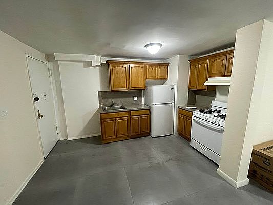 4th image of 14220 84th Dr APT 1L