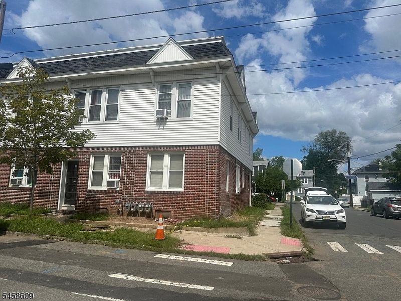 1st image of 84 Tiffany Pl