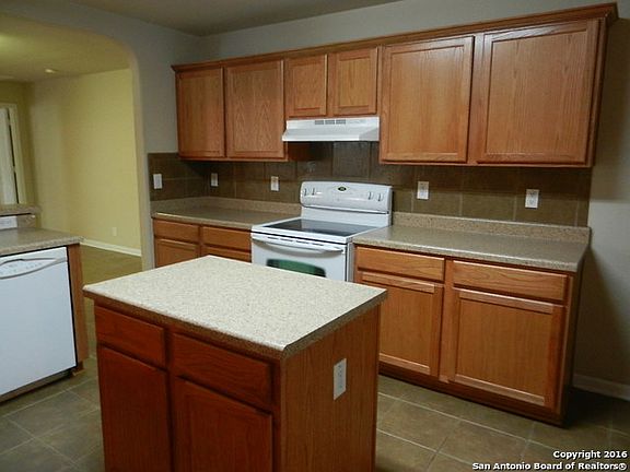5th image of 1010 Magnolia Hl