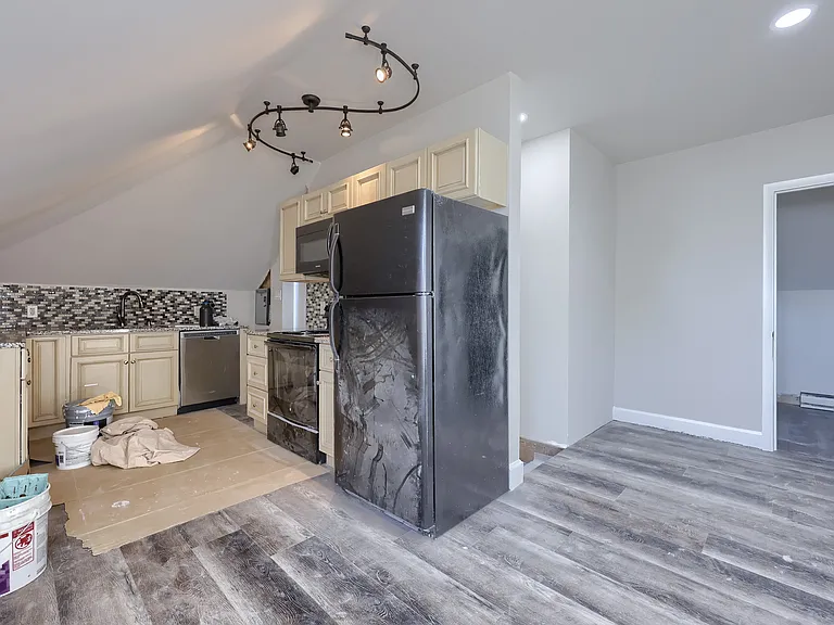 75 E Main St #8 — Photo 6