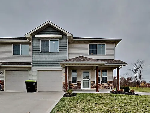 214 SW Marigold St Photo 1