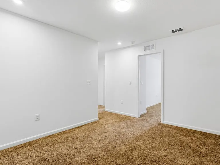 9844 Walkway Dr — Photo 10