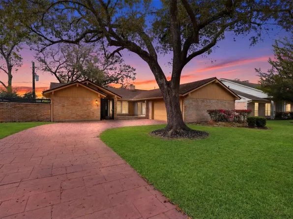 210 Big Hollow Ln, Houston, TX 77042