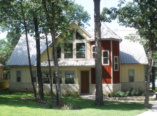 904 Shoreline Dr, West Tawakoni, TX 75474