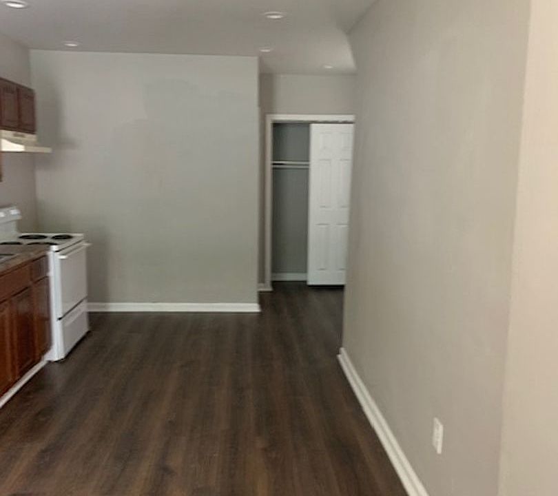 1st image of 1919 E Thayer St Floor 1