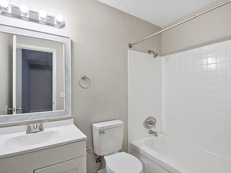 Arbor Landing Apartments — Photo 13