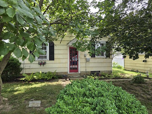 2nd image of 301 S Brandon Ave