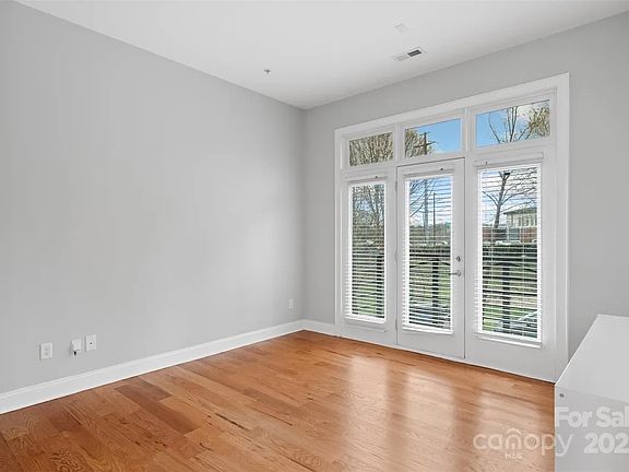 5th image of 840 Garden District Dr