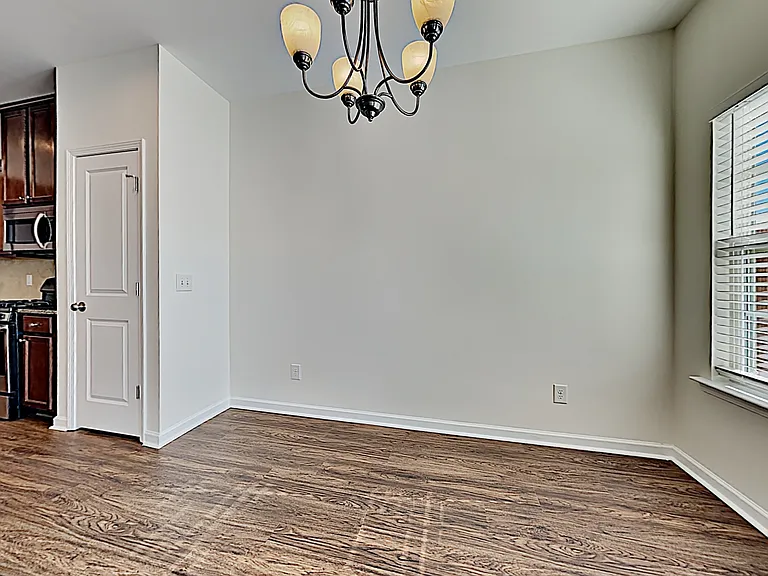 468 Whispering Breeze Ln — Photo 4