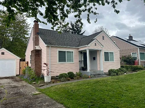 3402 Pear St SE Photo 1