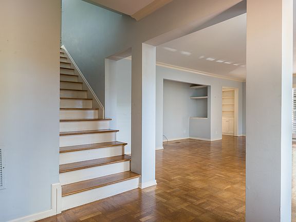 5th image of 11051 Strathmore Dr #1