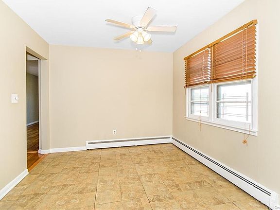 4th image of 140 Bennett Ave