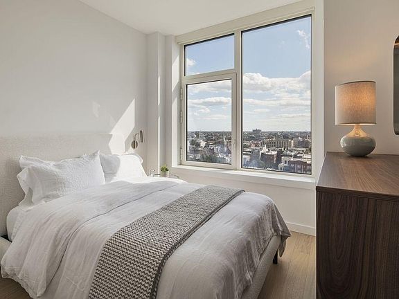 4th image of 123 Linden Blvd APT 7V